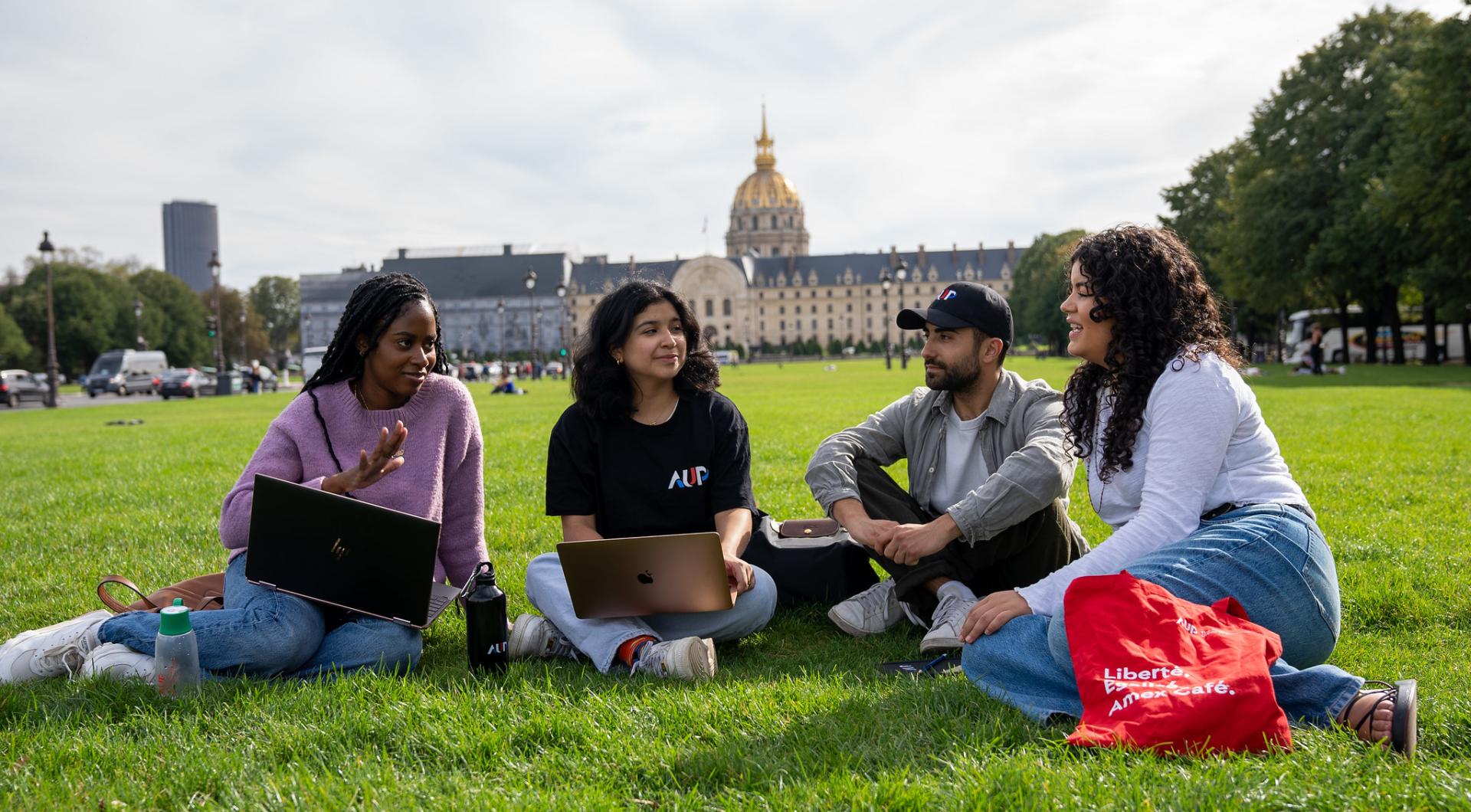 Students work on Invalides