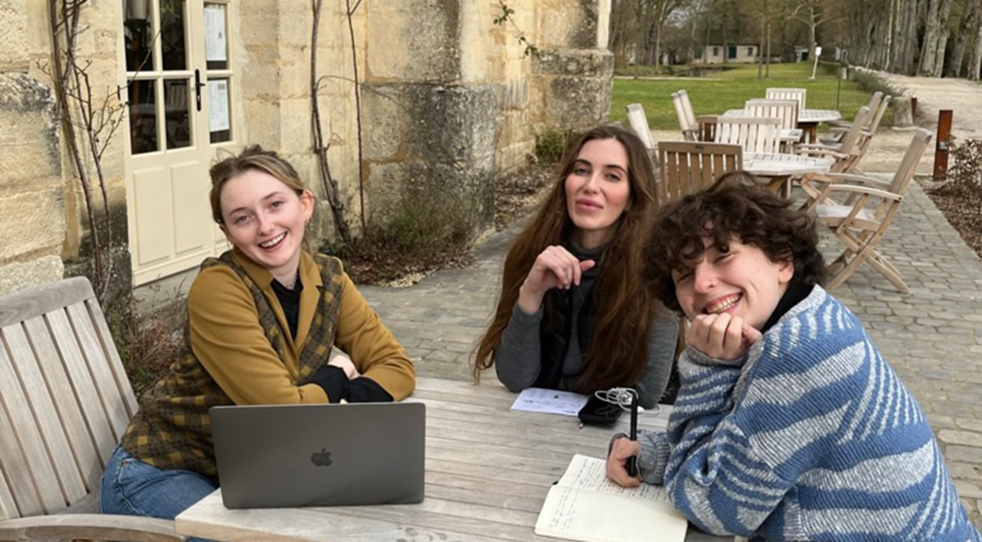 Students work on the terrace at Royaumont Students work on the terrace at Royaumont