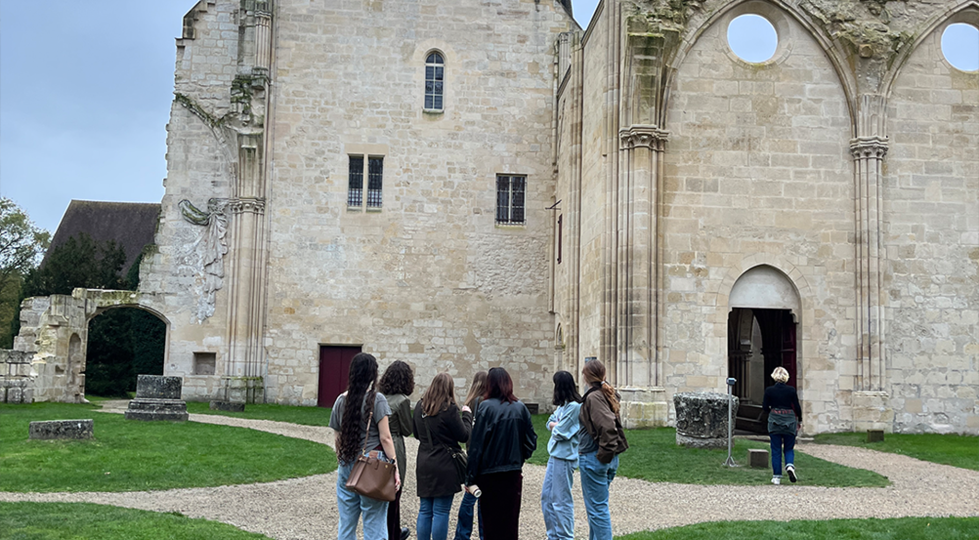 Royaumont Literary Retreat students outside Students tour the outside of Royaumont