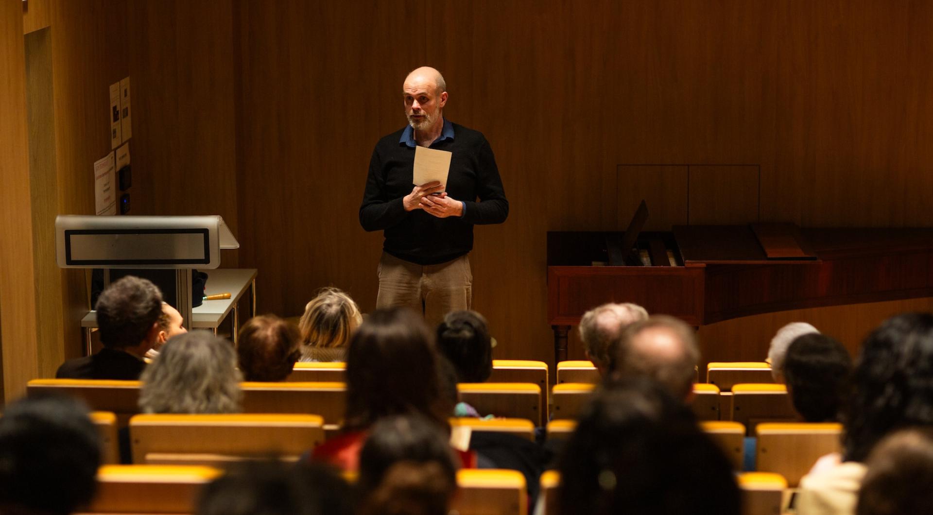 Treilhou introduces a harpsichord concert